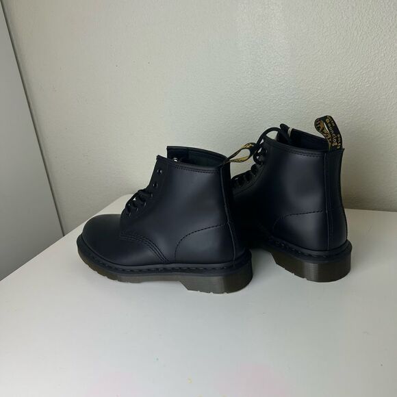 Dr.Martens 101 SMOOTH LEATHER ANKLE BOOTS size 6 M - Picture 8 of 9